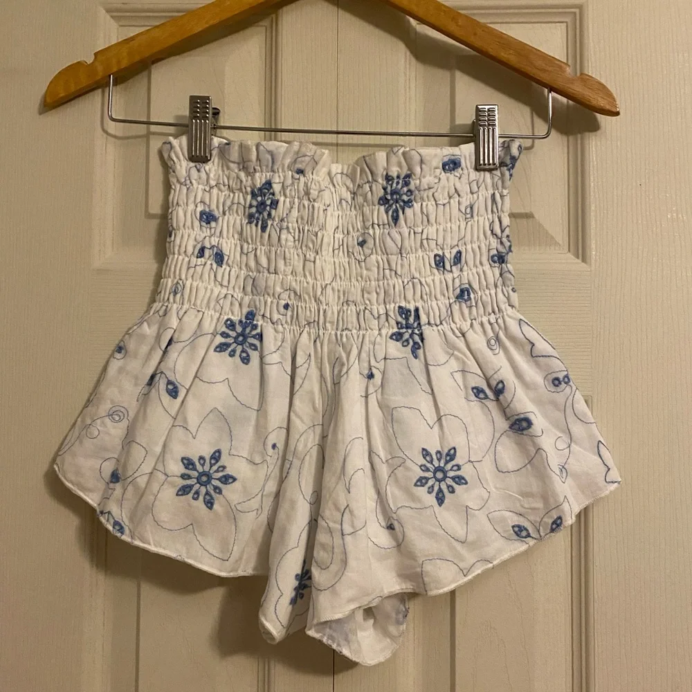 Bloomingdales Floral Shorts - Picture 1 of 3